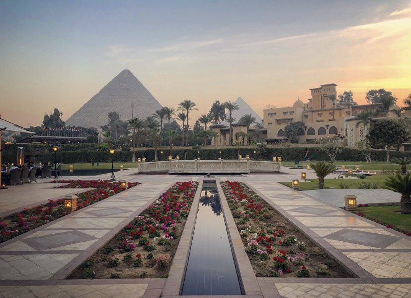 ScribeFlash's tweet photo. Incroyable vue des pyramides d'Égypte 🇪🇬 https://t.co/rd2NVvtWY4