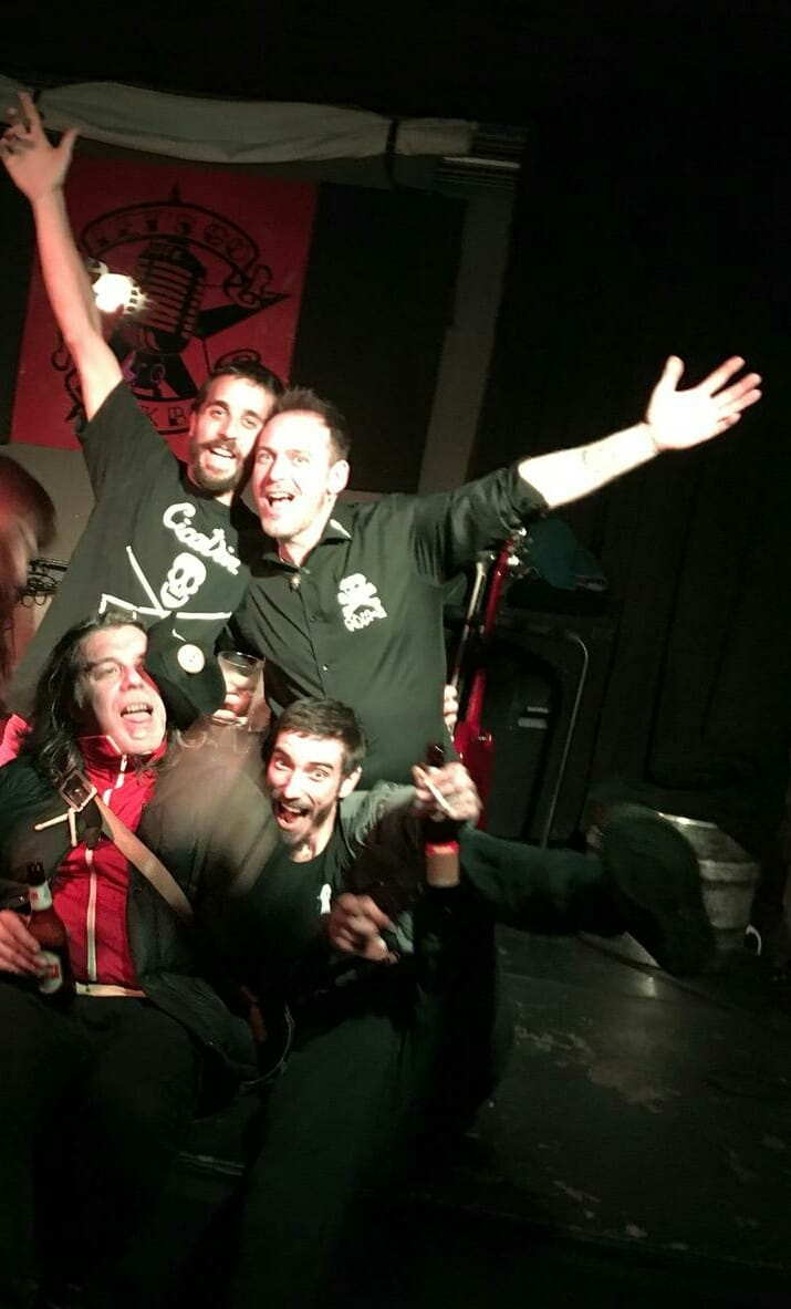 Os esperamos el sábado día 23 a través de Rock and Pop para Argentina. El horario será entre las 17h y las 19h (hora española).
Para ello solo tenéis que descargaros la aplicación y podréis escucharla en directo. 
Os dejamos enlace. 👇👇👇👇👇
play.google.com/store/apps/det…