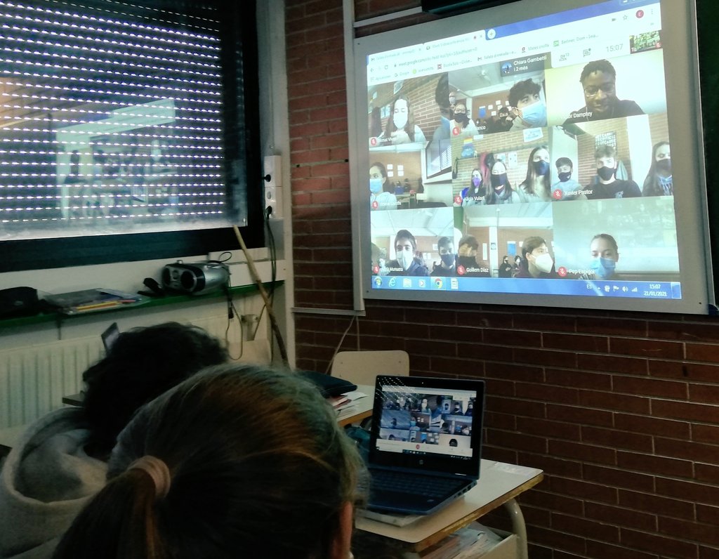 EscolaSolc's tweet image. Videoconferència de #ESO3 i #ESO4 amb alumnes del #MIT #universitat #STEM  @FTrams