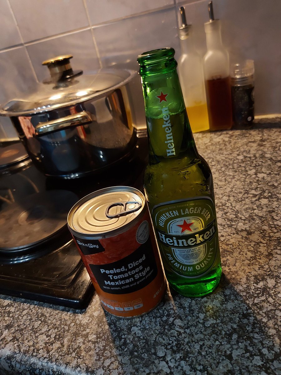 RobinAdamsZA's tweet photo. @MrsRuiters @Samolicious87 Weather is screaming out for soul food.
Vrou werk, ek doen die husband dinge. #ChefRobin https://t.co/p3eenoWbeH