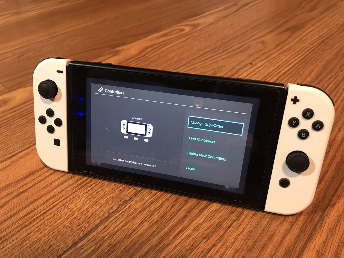 customs_sk's tweet image. #crispy #softtouch #customjoycon #joycon #NintendoSwitch #nintendo #switch tried out using a clear epoxy for the release button, turned out pretty well.