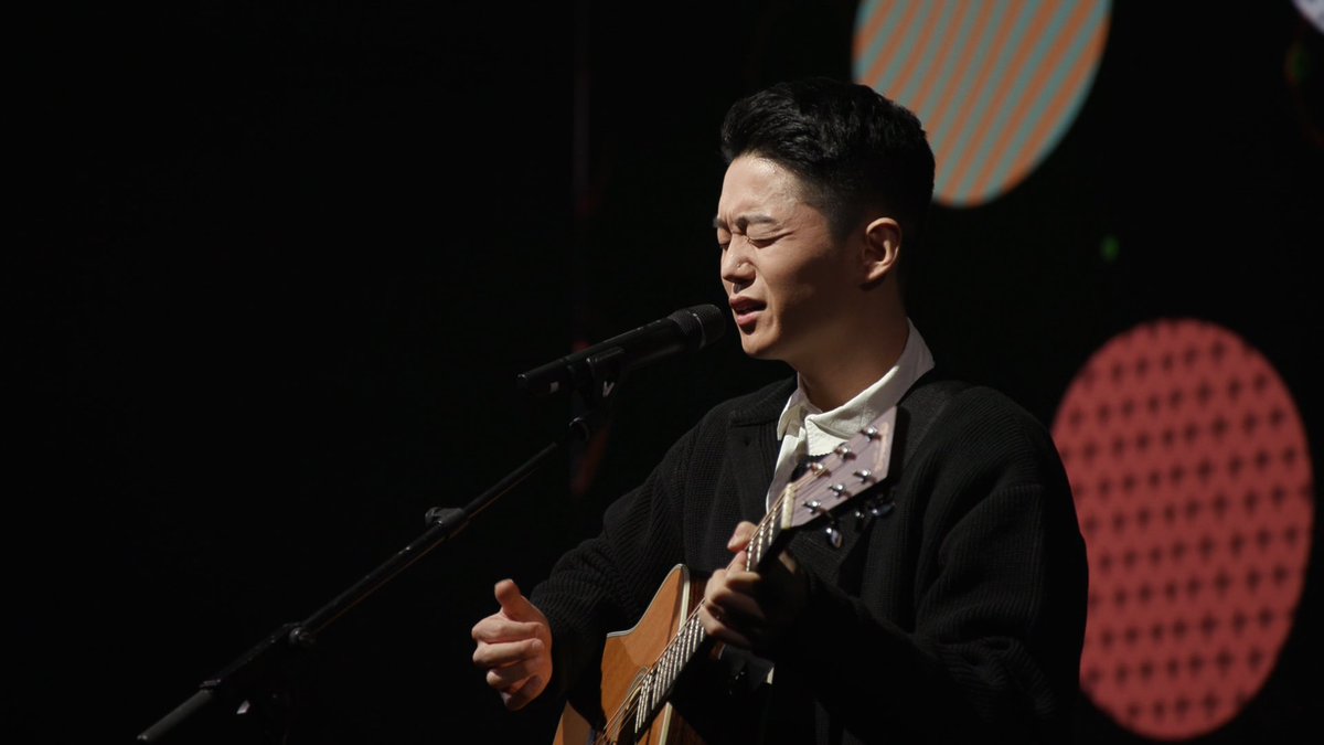 ebsspace's tweet photo. 음악이 멈추지 않을 삶 속에서 끝끝내 답이 되어줄 그.
뜨거운 열정과 진심이 연주와 목소리에 녹아나는 ‘#다비 #Davii✨’
가만히 듣고 있으면 많은 사람들의 얼굴과 일상의 풍경을 그림처럼 떠오르게 하는 노래,
싱어송라이터 '#백승환 #Paiik✨’
📺방송 : #금요일밤12시5분 #EBS1tv #스페이스공감 https://t.co/u8jHkMTwtm