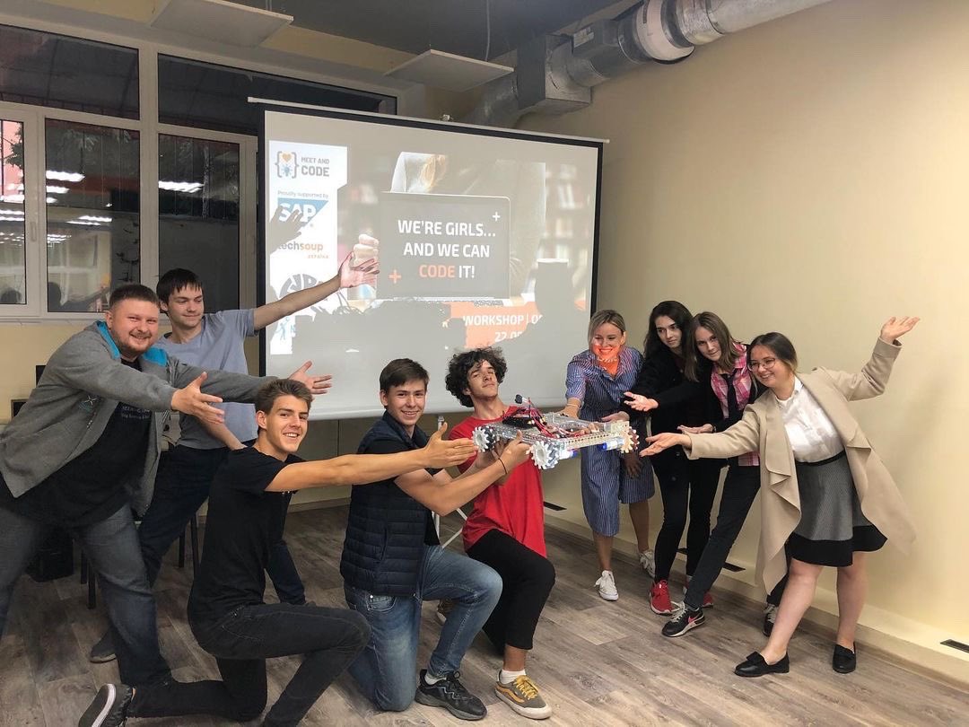 CORE365's tweet photo. Our team held the first in the history of Ukraine webinar on how to program an FTC robot. Participants were able to run their own code on Friday (our robot) in the real time. https://t.co/QdTHmbBYGk