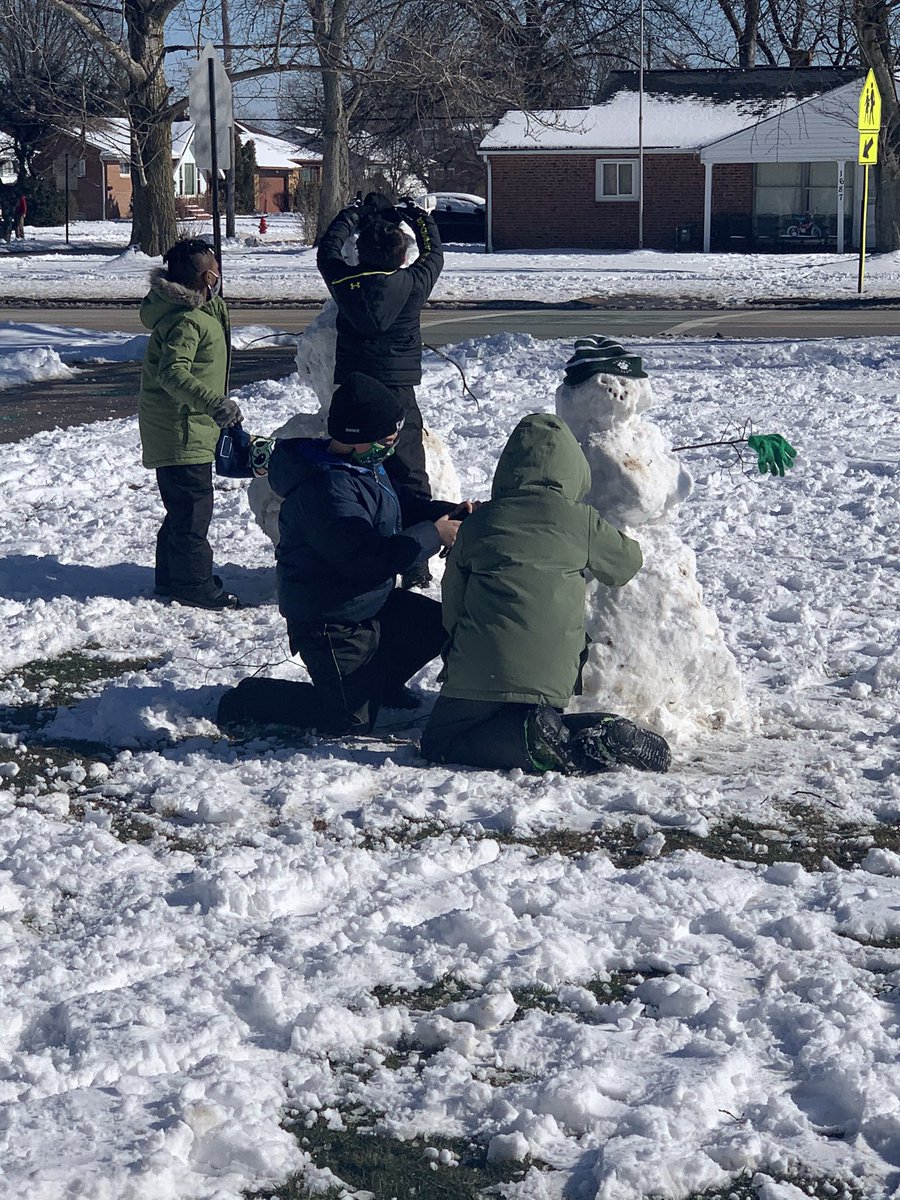 Do you want to build a snowman?    Looks like we “made” some new second grade friends today!  <a href="/EduLeadingLady/">Dr. Felecia Bell Evans</a> <a href="/LanderElem/">Lander Elementary</a> #landerlove