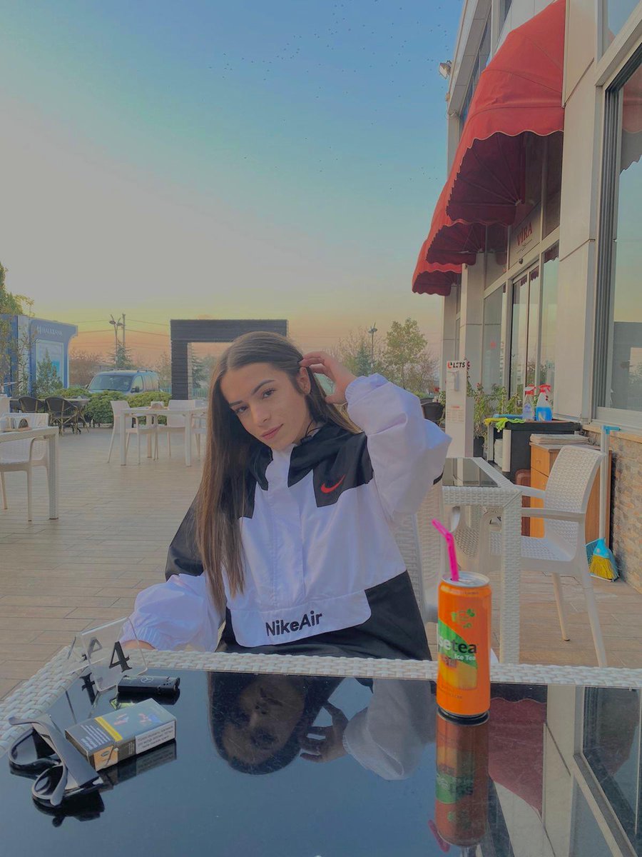 "Her şey değişir. Bazen zamanla, bazen bir insanla.”