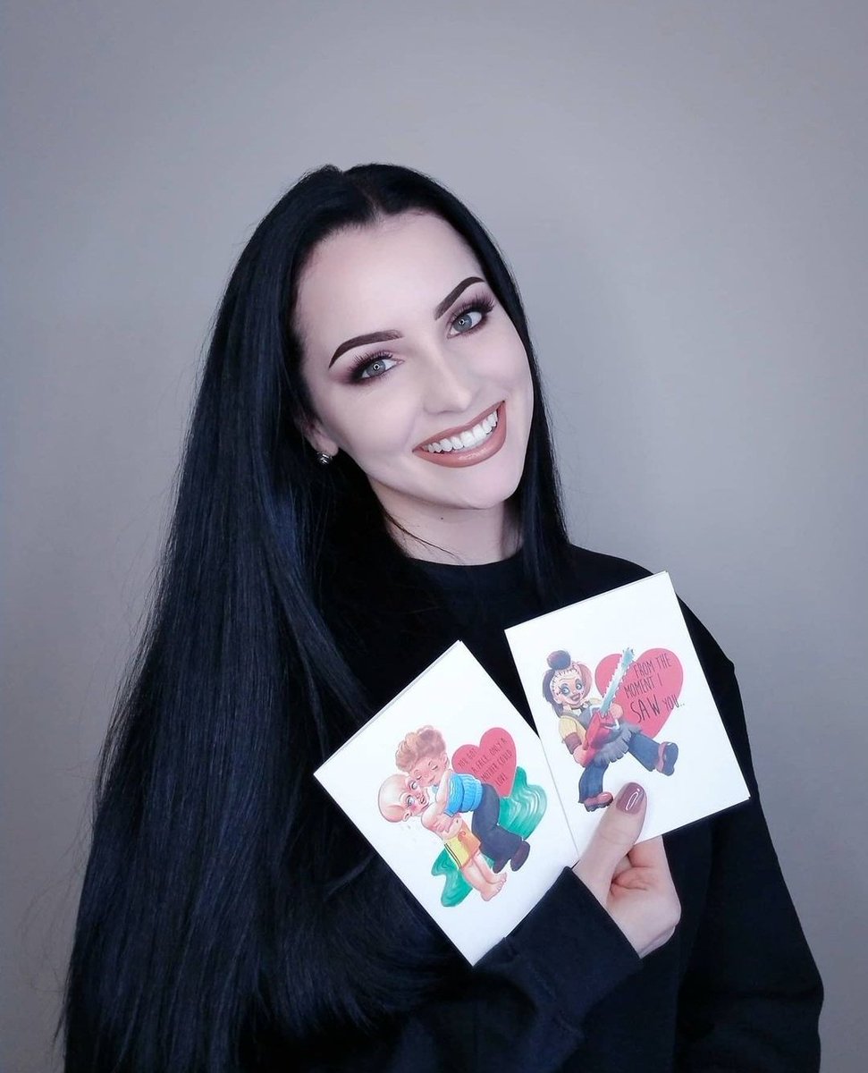 _ladyDEDRACA's tweet photo. I did a little thing. Special, unorthodox Valentine's Day cards. Only a small amount will be available 🖤 #BritishRavenCupcakes #GothmotherDesigns https://t.co/EdLxaXttTl
