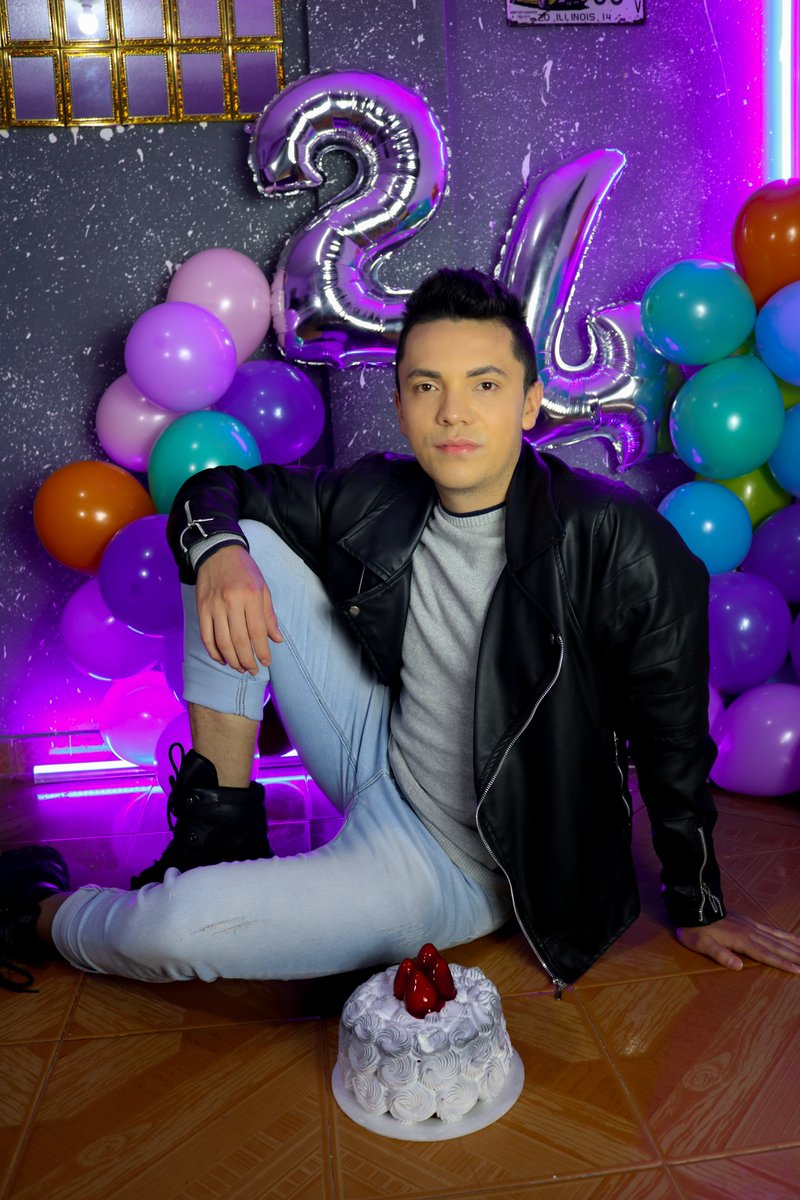 jorgesinfiltro's tweet photo. 📣OFICIALMENTE 🎉 #happybirthdaytome
⭐Ya son 24 ⭐
It's my birthday!
Acá esperando los regalos.! 😂😅
#bogota #colombia #jorgesinfiltro
@jorgesinfiltro https://t.co/xASyEVfATX