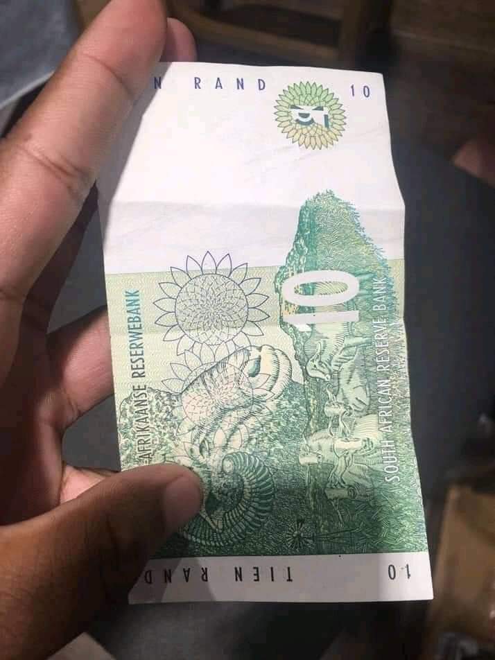 Lord_Marven1's tweet photo. R10× 7(days) = R70

R70 × 30(days) =R2100

R2100 × 365(days) = R766 500

From as little as R10 a day, you can be R766500 richer at the end of the year. Or Ka reng ban🤔 https://t.co/7gKvme6Wno