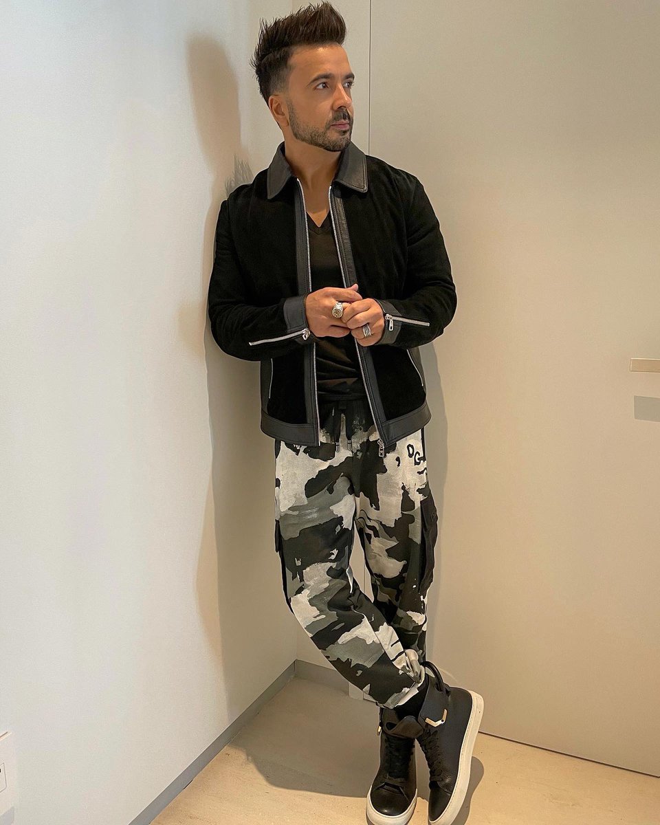 LuisFonsi's tweet photo. 🥋🥋🥋 https://t.co/lAizIvbFy7