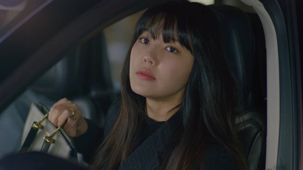 again, yejun yearningly gazes at yeonghwa but this time, danah catches a glimpse of it