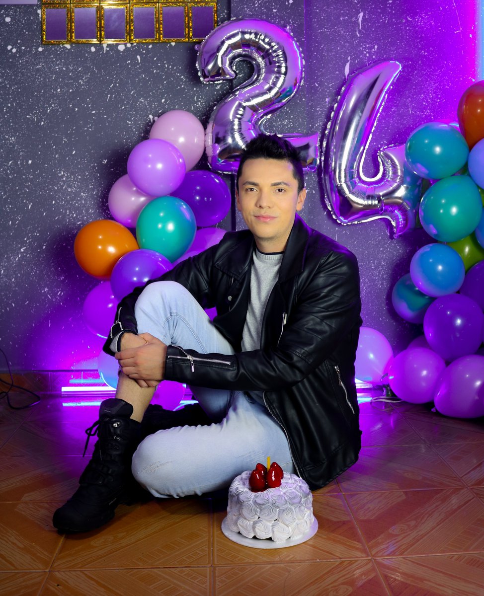 jorgesinfiltro's tweet photo. 📣OFICIALMENTE 🎉 #happybirthdaytome
⭐Ya son 24 ⭐
It's my birthday!
Acá esperando los regalos.! 😂😅
#bogota #colombia #jorgesinfiltro
@jorgesinfiltro https://t.co/xASyEVfATX