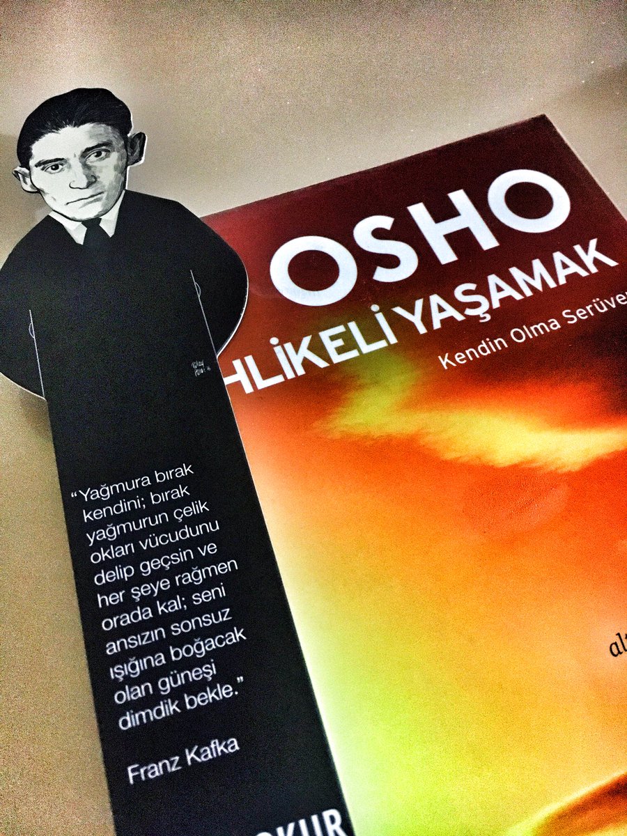 Sevginin bir inanç sistemine ihtiyacı yoktur... 🍂

#kitapcenneti 
#kitapokuyalım 
#maviayrac
#kitaptavsiyesi
#kitapokuyor
@mavi_ayrac
@yozgatkultur 
 @Kitap_Tanit 📚🎈