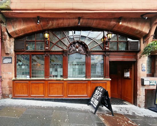 Pubs I Miss#23 The Bull Inn, PaisleyThis historic gem in the heart of Paisley is a real step back in time. A beautiful dark bar gives way to a series of self contained snugs in the back. What a treat to take up residence with a group of pals in your own private Victorian den.
