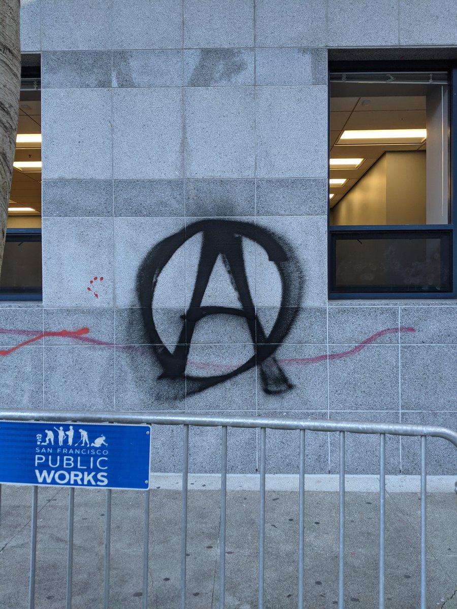 kkdlam's tweet image. This is United States Appraisers Building on the morning of Jan 20th 2021.  As I walked by, there was already a crew working hard to clean up this mess. 

@SFGate @sfchronicle @kron4news @KTVU