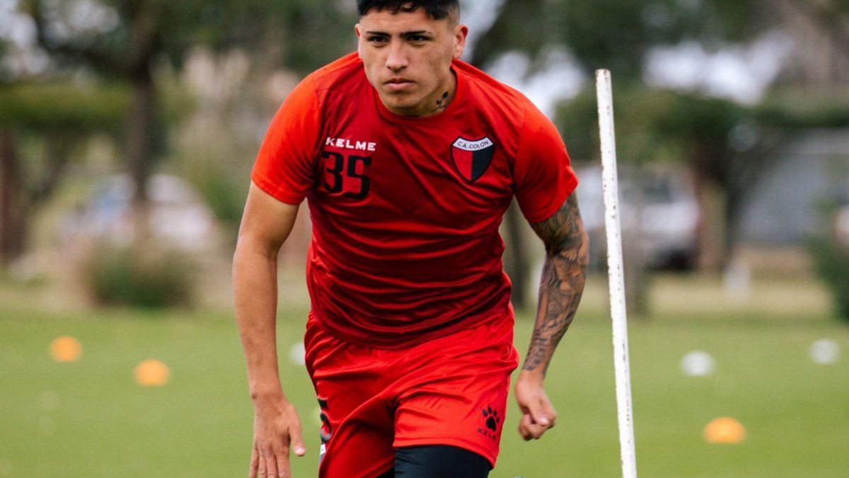 Further midfield/attacking midfielders of interestFacundo Farías (18) ColónValentín Burgoa (20) Godoy CruzKevin Zenón (19) Unión Agustín Mulet (20) Vélez