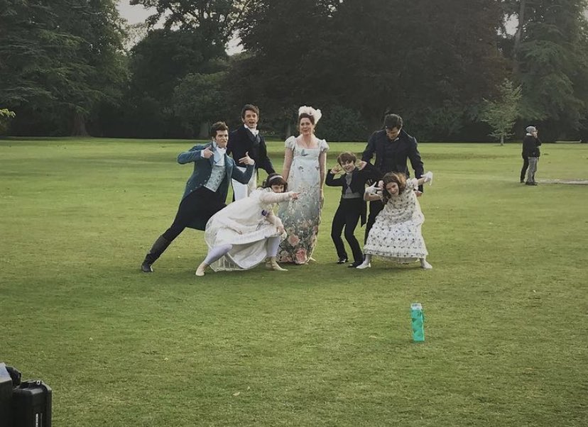 📸 Will shared this picture of the cast on set of season 1 🐝 #bridgerton #bridgertonsonnetflix