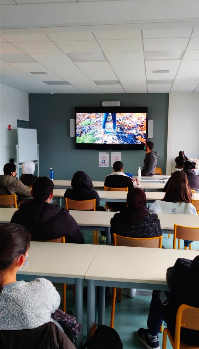 - 🌍 .@CleanMyCalanque, une association visant à diminuer la quantité de déchet sur Marseille, est venu sensibiliser les tutorés sur l'importance de leurs gestes au quotidien 🗑️.