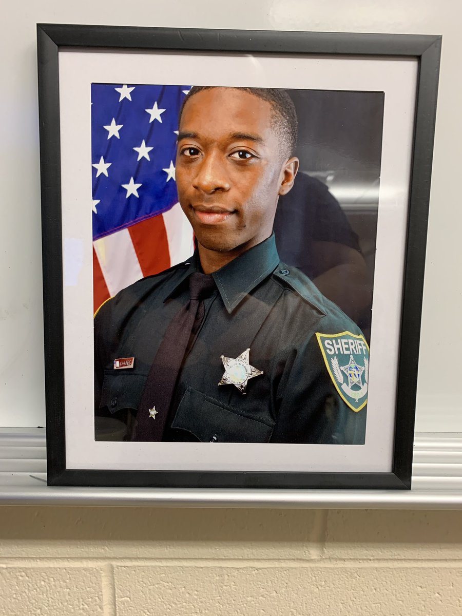 DeputyDye's tweet photo. 2018 UHS Criminal Justice student Shayne Rogers @shayneinblue now working for the Volusia Sheriff @VolusiaSheriff @SheriffChitwood Shayne completed all four years of our CJ program.#reallifetraining @CJ1UHSTITANS @VolusiaCTE @UHSChenoweth @UHSTitans411 https://t.co/yZtRs4PUbs