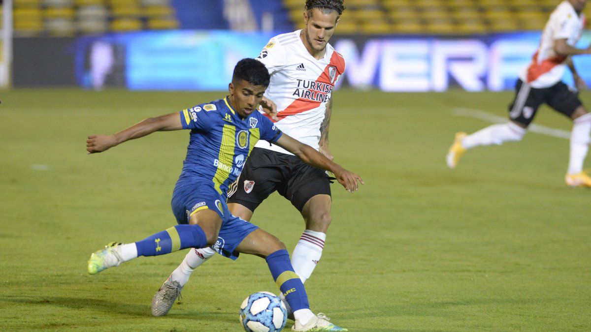 Serious injury ended Pancho Gonzalez’s (19) Copa but Newell’s have a real prospectOnly goals were lacking from a bright debut at Central for Pupi Ferreyra (18)They just keep coming at Lanús & Franco Orozco (19) is nextCutting in off the right Vélez's Luca Orellano (20) 