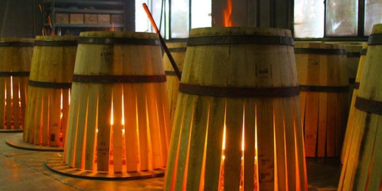 Tipo de tostados de las barricas de #vino. 🍷

🔥 Alto: Calentamiento de las duelas durante unos 15 minutos a 230ºC.
🔥 Medio: Calentamiento de las duelas durante unos 15 minutos a 200ºC.
🔥 Ligero: Calentamiento de las duelas durante unos 10 minutos s 100-120ºC