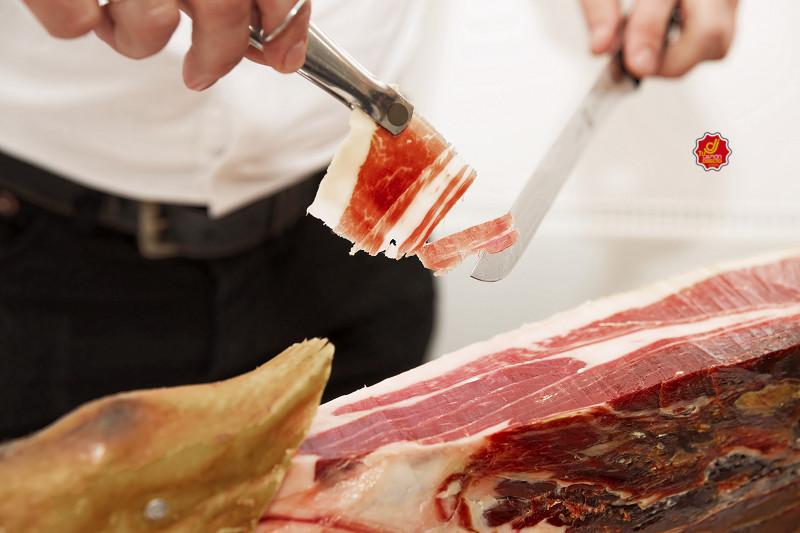 TuJamonDirecto's tweet photo. Cómo obtener la #loncha perfecta de #jamón ibérico 😋 https://t.co/8JwDcXI7GS https://t.co/orFBRogelq