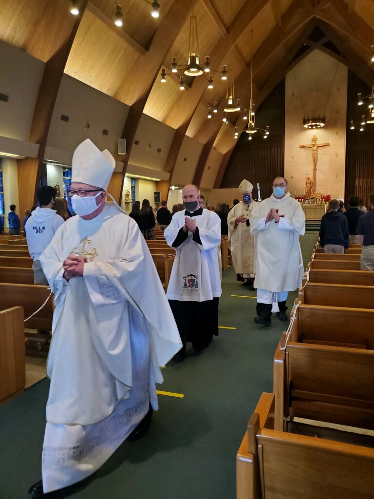 theleavenkc's tweet photo. The bishops of Kansas process out of this morning's Kansas for Life Mass in Topeka. #KansasForLife #ProLife https://t.co/9oEG5AtTIc