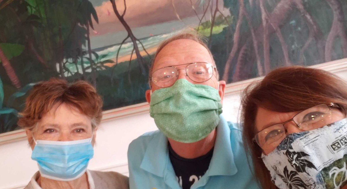BeachesMuseum's tweet photo. Happy #MuseumSelfieDay! Deb and our amazing volunteers are sharing a selfie with A.E. “Beanie” Backus’ “Tropical Landscape with Birds.”

Come visit Beaches Museum for your own #museumselfie! 

#jaxbeach #atlanticbeach #neptunebeach #pontevedrabeach #jax #duval https://t.co/f4eKxALAyy