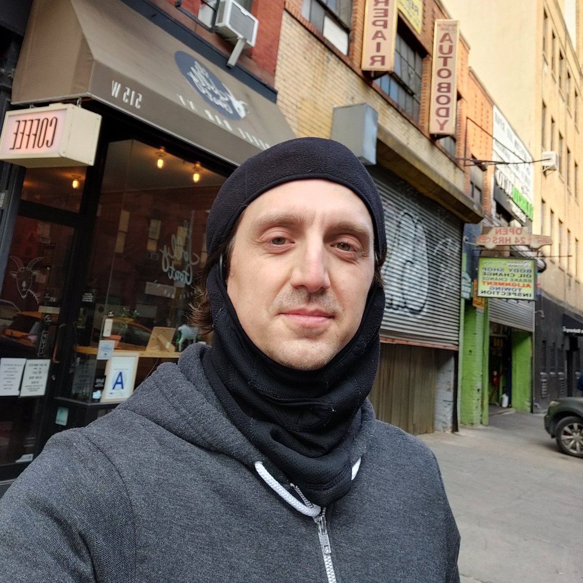 HeySeanMcGrath's tweet image. Four years ago on this day, I marched with thousands of terrified, angry, depressed and RESILIENT Americans.
Spike Lee took my photo.

Today, I went for a simple jog. 
Same balaclava...but no Spike Lee (that I know of.)
#NewDayInAmerica  #HopeFor2021
 @40AcresBrooklyn