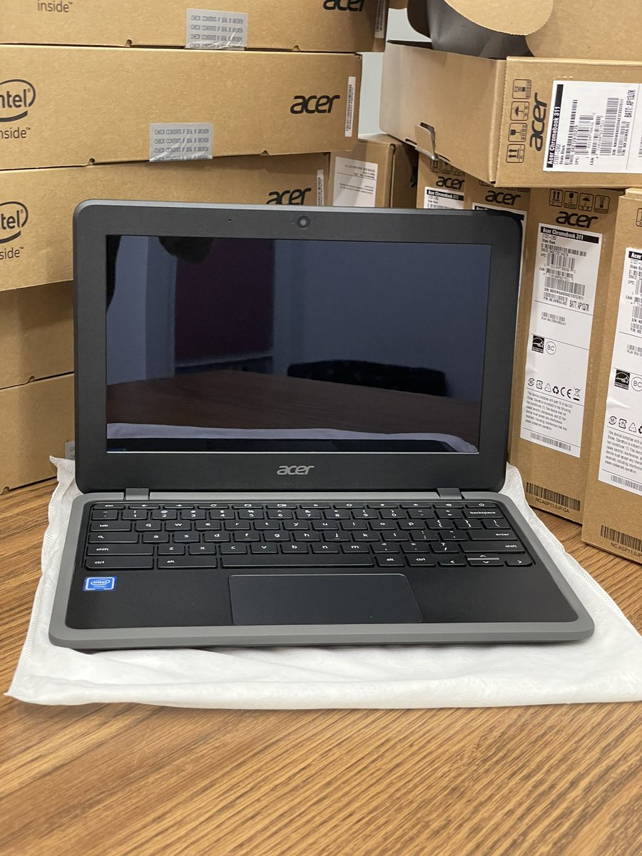CardinalCarter's tweet photo. Cardinal Carter Cougars and St. Louis Crusaders thank CANADIAN TIRE Leamington and Bill Waechter for the generous donation of 20 chromebooks for our students supporting their  virtual learning! @stl_crusaders  @WECDSB @CanadianTire https://t.co/sym2zv6mwZ