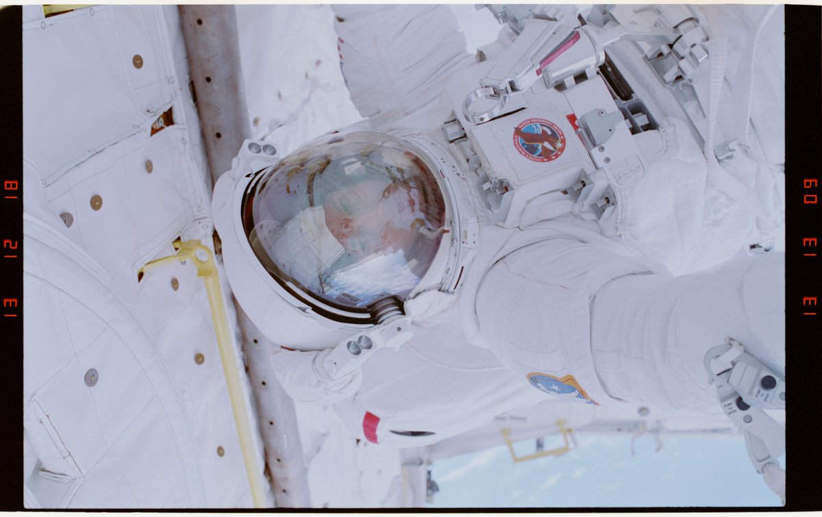 SpaceAboveUs's tweet photo. More photos! #STS54 5/6 https://t.co/bVLFdl5xqU