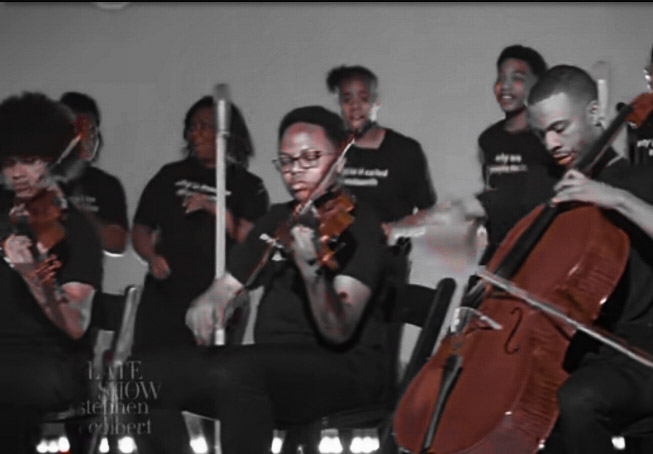 maywoodfinearts's tweet image. Last night’s #InaugurationDay episode of @colbertlateshow featured the song “Together" with @chancetherapper, @CynthiaErivo, @RealCottontale, @imnotkofi, @ChiYSOnn &amp;amp; the #Chicago Children's Choir (including #MFA very own Isis Clark). Congrats Isis!
youtu.be/NOTXP_zQ67Y