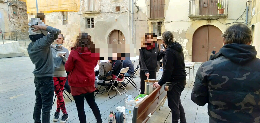 DePresxs's tweet photo. Compartimos la crónica de la jornada anticarcelaria que el grupo de Tarragona organizó el pasado sábado: saludo a la prisión de Mas d'Enric, comida popular y coloquio. https://t.co/fyDtv2D6vp https://t.co/3vuRI8wK68