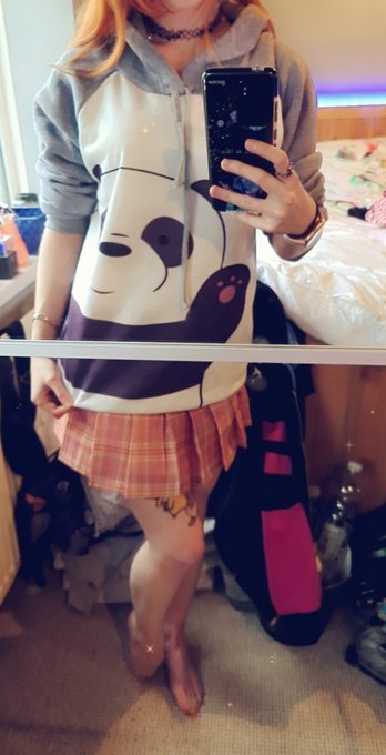 It's rare I wear skirts but I felt kinda cute 👉🏻👈🏻 https://t.co/Ea03gLLNWW