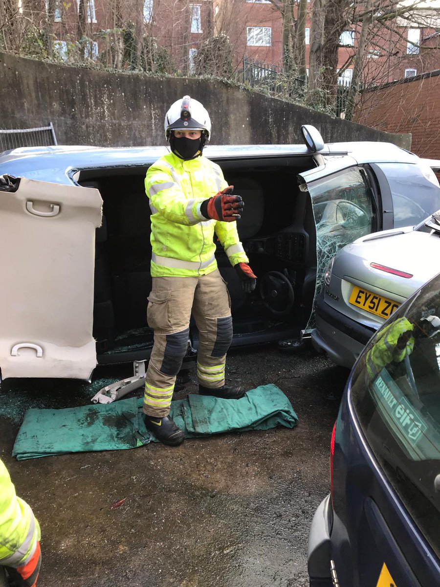 WMFSSmethwick's tweet photo. Ever wondered how we access a patient in a car on its side following an RTC?
Hereโs how...
One method, delivered to White Watch by @WMFirePHatton, and no heโs not doing a robot impression.
@WestMidsFire
#readywillingable
#continuousdevelopment
#holmatro
#makita
#STABFAST https://t.co/tPiPNl4FmJ
