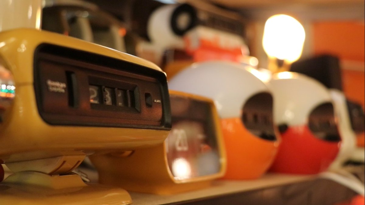 ⏰Réveil Sankyo N.101, objet emblématique en plastique des années 70. 

Comment le plastique s'est-il introduit dans nos vies ? Découvrez-le grâce au webdocumentaire Une vie sous plastique : app.racontr.com/projects/une-v…

📸 : Une vie sous plastique