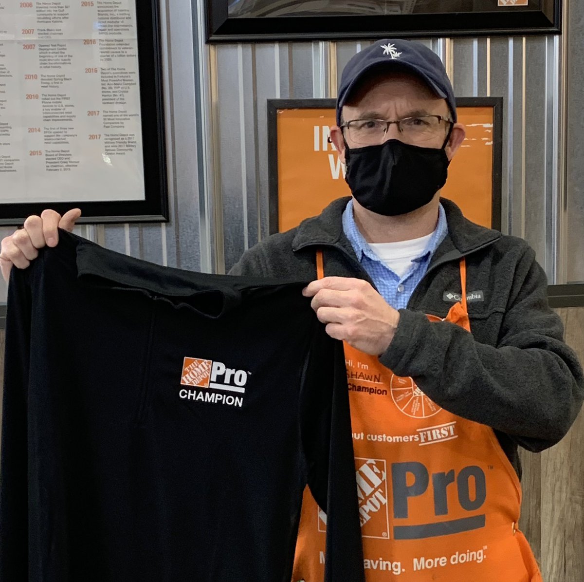 jay_sirmans's tweet photo. Celebrating some new PRO swag with an amazing Pro desk team. Awesome performance in Q3 and I have a feeling your numbers will be even better at the end of Q4. Thanks for all you do, this team is on ANOTHER LEVEL!!!!@TerriAn47830705 @BrandonAlleman4 @JasonBallDM198 https://t.co/UTcccjfP8Z