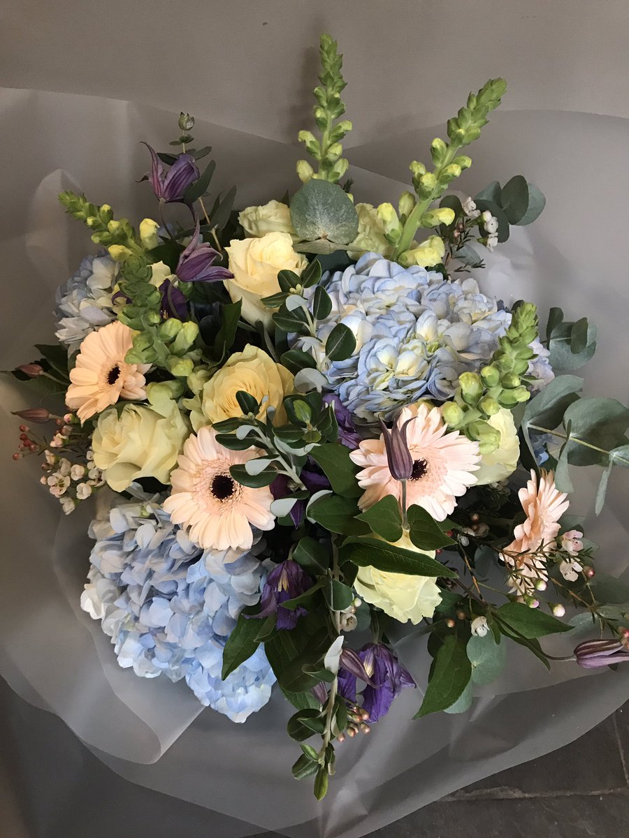 FlowerStyleMcr's tweet photo. Delivering whatever the weather, this little beauty to the high peak today. #floristmanchester #floralartist #manchester #flowerdelivery #sendingjoy #whatevertheweather #manchesterflorist #flowershop https://t.co/zHfzCg3Omu