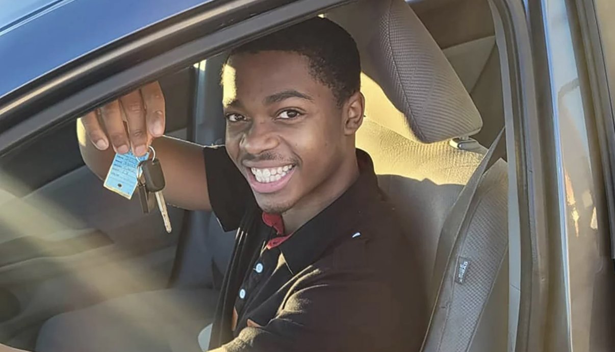 GoFundMe on X: "Jayden Sutton walks over 7 miles to & from work every single day. But thanks to the generosity of hundreds of kind strangers, he won't have to make the