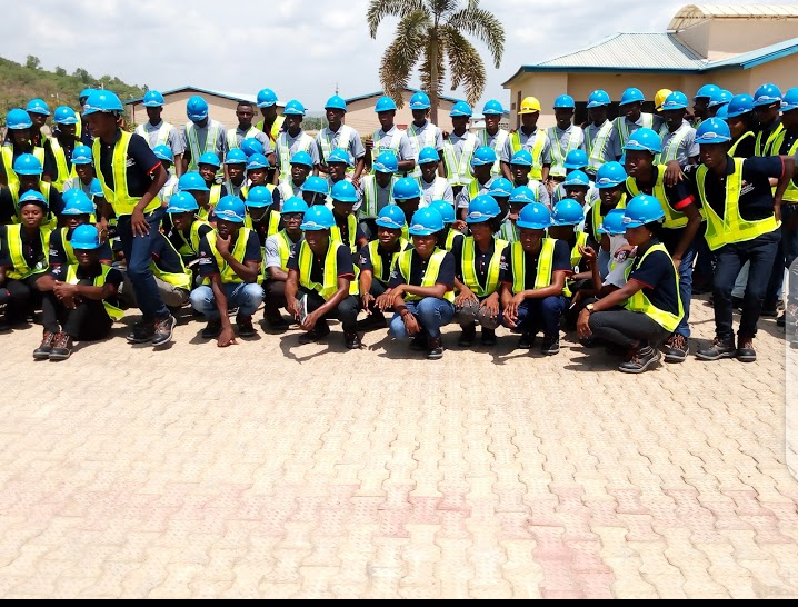 OvieAli's tweet image. Due to the lack of available requisite skills, Nigerian companies almost always prefer Indian expats. Dangote built this recent Academy in Kogi and signed a contract with Germany in 2020 to train Nigerians for two years with German Industrial technology . It is opened for free  .