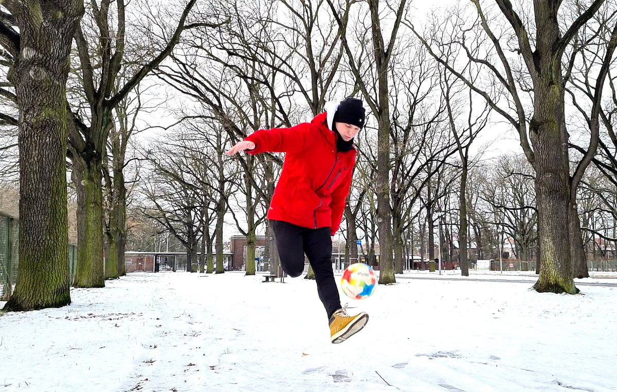 ⚽️😊 #pawelskora #freestylefootball #pilkanozna #question #pytanie #photooftheday #photosession #winter #zima #season #trening #training #pasja #passion #wroclove #wroclaw #dreamer #followyourdreams #liveyourlife #wieczor #evening #czwartek #thursday