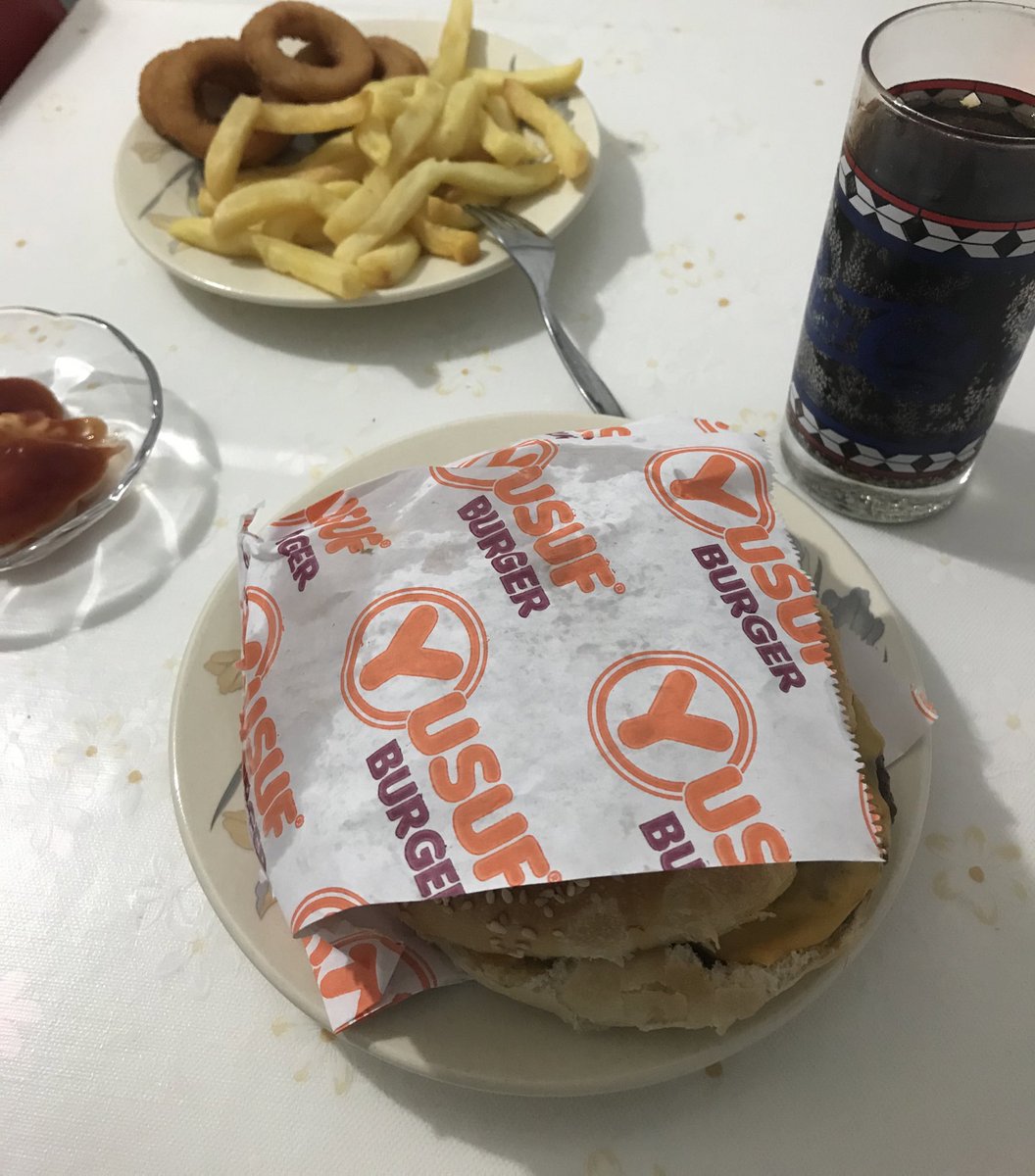 UsteksametT's tweet photo. Çok karışık işler 😉😜😋🍔👍 #köfteciyusuf #BurgerY 😋 https://t.co/xM4kXmCc2F