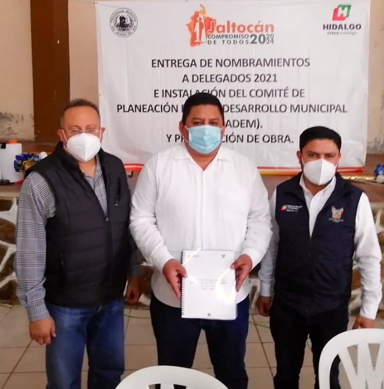 PlaneacionHgo's tweet photo. Junto con el Presidente Iván Lara, la Asamblea, funcionarios y representantes de sectores, el Subdirector en la Coordinación de Normatividad @jrobertojuarez, participó en la instalación del #Copladem de #Jaltocán en representación del titular de @PlaneacionHgo, @LamanCarranza. https://t.co/xY8a7e3lM1