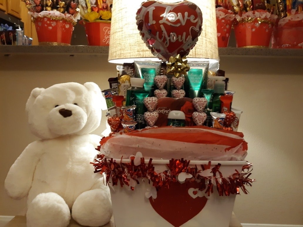 giftsbyreshanda's tweet photo. In Las Vegas - Give The Gift Vegas Gives
@giftsbyreshanda #BasketsbyReshanda @bathbodyworks #HappyValentinesDay
Happy Valentine's Day!!
https://t.co/Vuddiw5reB https://t.co/YkA9xF7qXz