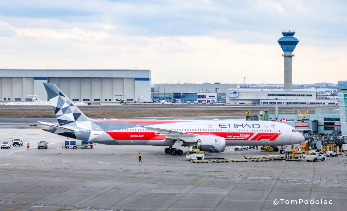 TomPodolec's tweet photo. PHOTOS Etihad #EY141 from Abu Dhabi arriving in Toronto with their Boeing 787-9 in Abu Dhabi Grand Prix livery. A6-BLV https://t.co/QkgajIE0ji