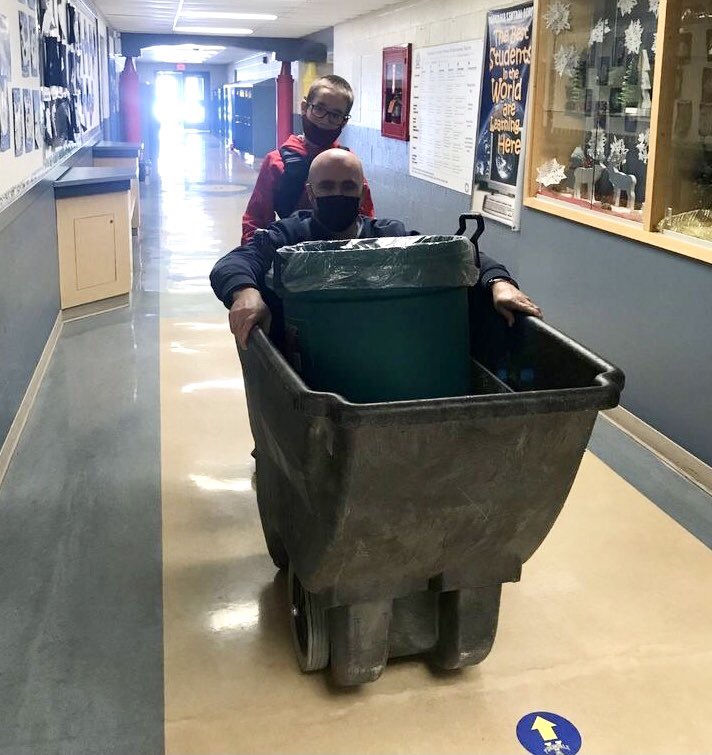 ShauneBeatty's tweet image. Sometimes you can find good things in the garbage! 
Today, I completed my walkthroughs while hitching a ride with one of our helpful Royals 👑 
@PrideInThePaw #BetterThanUber  #CreateFun