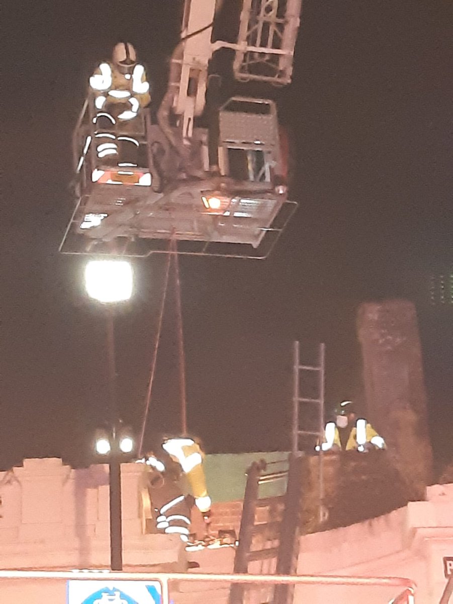 Cowes72's tweet photo. Turnout 21-01-2021 2201

H72P1 has been mobilised to an incident in Cowes alongside crews from Newport, @OFFICIALIOWAS &amp; @dsairambulance. 

Ladders, work restraint, rope rescue equipment and ALP used to remove casualty from a 20 foot void behind a wall to the care of ambulance. https://t.co/6znjjXhvmd