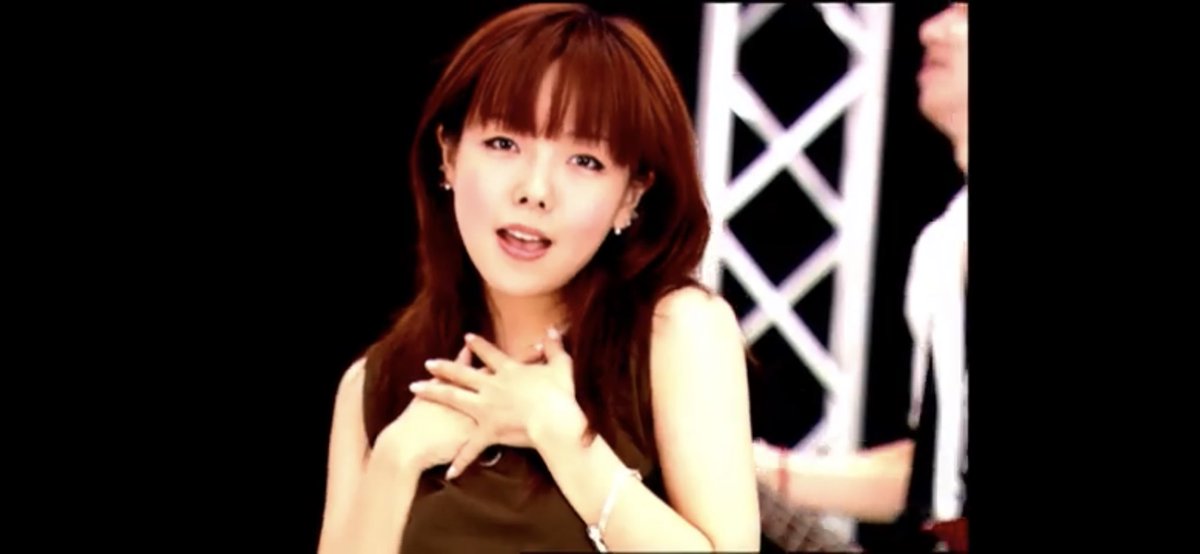 かえ ө Aiko 時々かえさる 君だけじゃないよ 今日もいい日でありますように From Aiko あなたもこの空の下 同じ日差しを 眩しいと目を細め くすぐる花風かすめ Aiko 花風 Aiko Dochibi 今日は色々打ち合わせ 生まれ変わっても Aikoをみつける