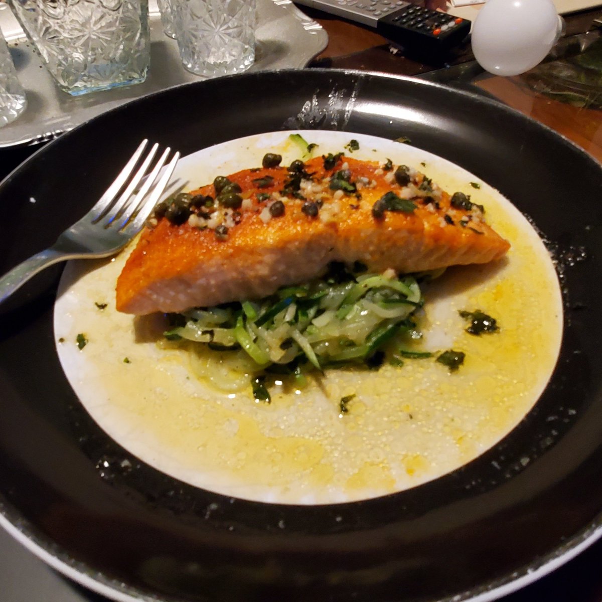 mesprime's tweet photo. Salmon with Lemon Caper sauce over sauteed zucchini noodles #nomnomnom #icookedthis #blackmencook https://t.co/tEIv5dC85n
