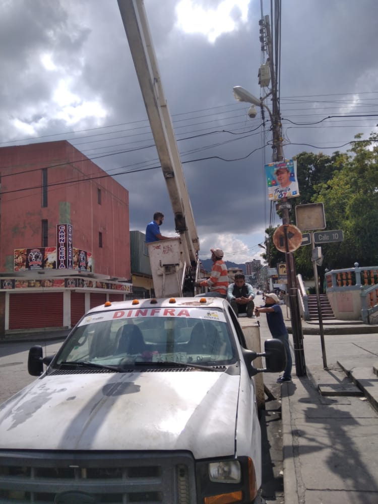 A través de <a href="/dinfratrujillo1/">Dirección de Infraestructura del Edo Trujillo</a> estamos apoyando al personal del <a href="/VEN911TRUJILLO/">VEN911TRUJILLO</a> para la recuperación de la red de cámaras de vigilancia en Valera, un aporte para reforzar las medidas de seguridad en esta urbe. 

#VenezuelaUnidaYEnPaz
