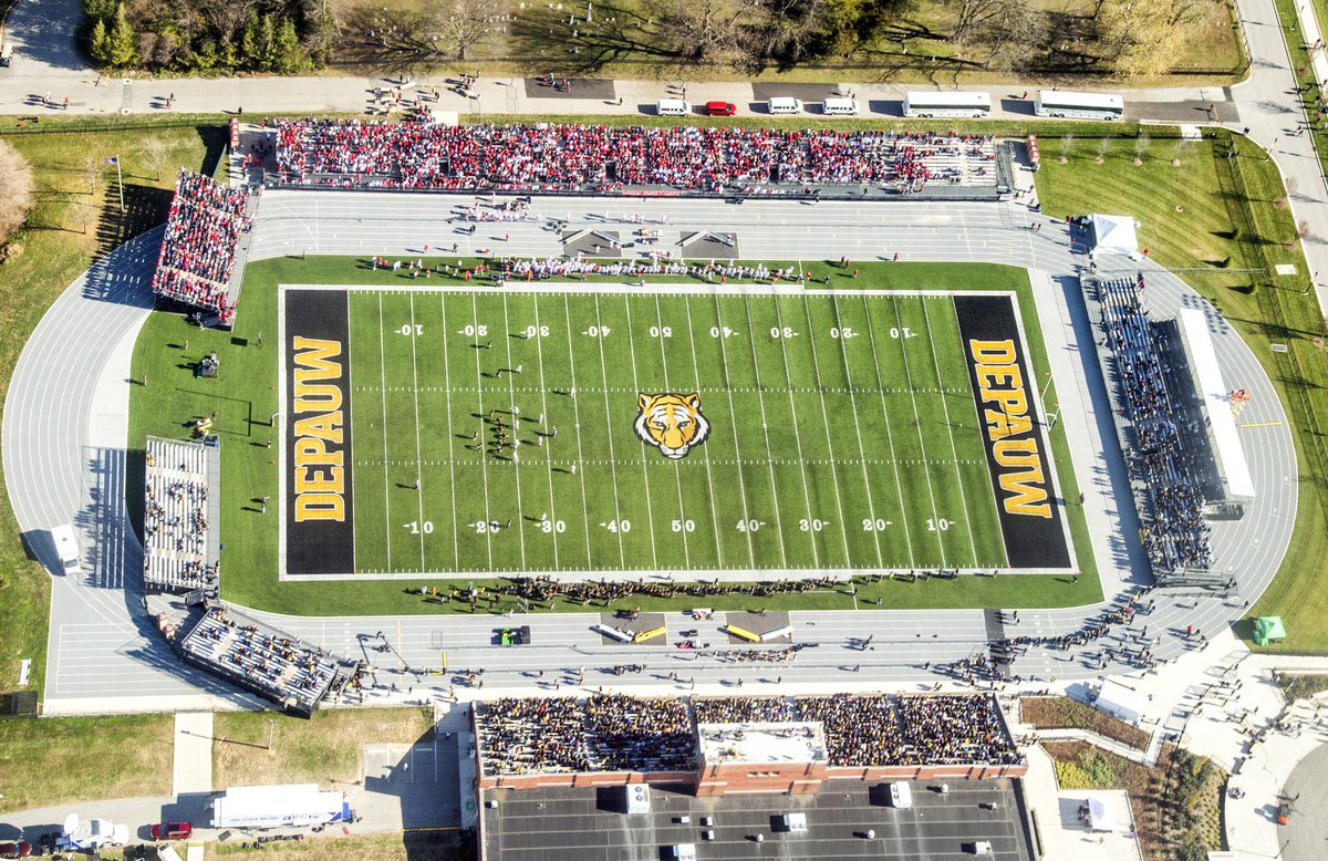 DavidGuhl1's tweet photo. Very excited to announce that I have commited to DePauw University!!🟡⚫️#GOLD21ANDARD #RollTigs @CathedralFBall @DePauwTigersFB @qbdietz @Coach__AT https://t.co/fNUXNkveis